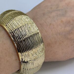 NWT Avec wide textured hinged cuff bracelet